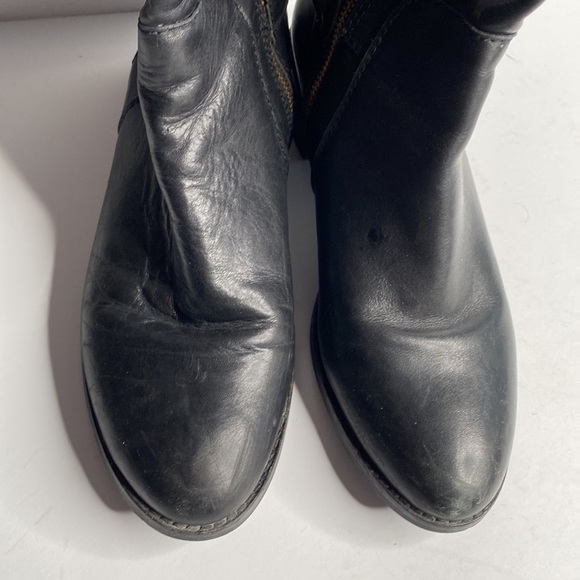 🍒STEVE MADDEN Black Leather Boots w/ Gold Accents!!! - Picture 6 of 8